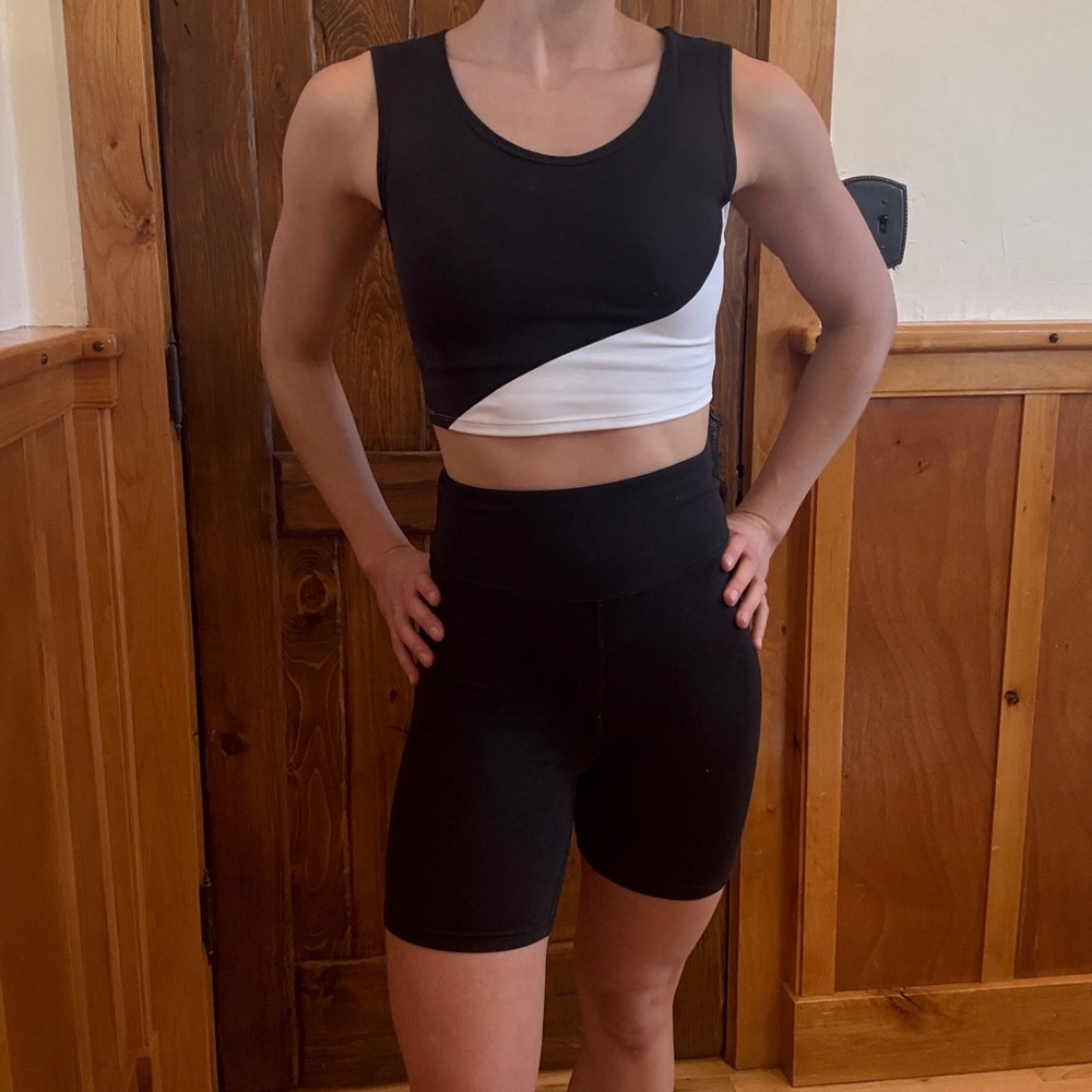 Black and White Crop Top Sports Bra